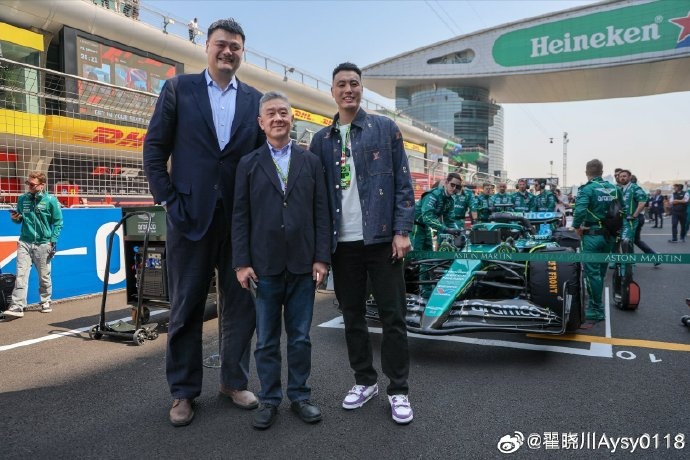 聯(lián)動F1！翟曉川曬與姚明、阿隆索、范志毅、周冠宇等的合照