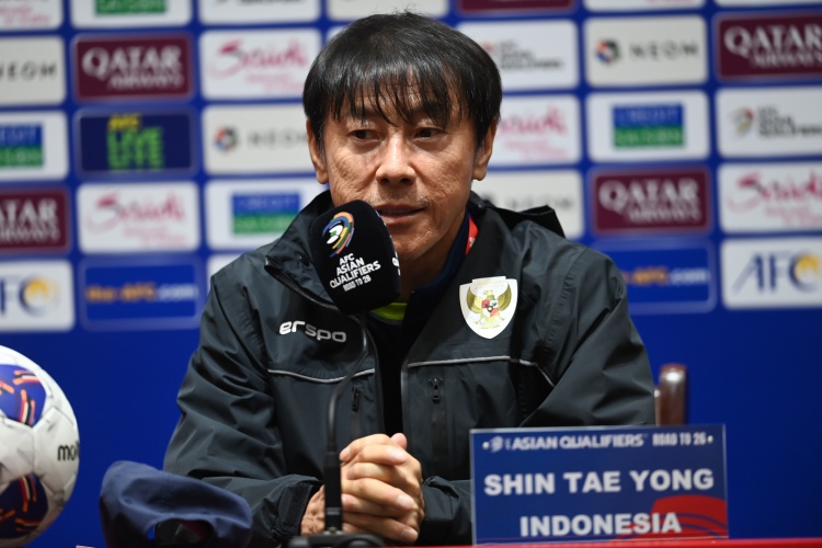 小申帶得蠻好的...申臺龍上輪2-0沙特慘遭開除，克魯伊維特現(xiàn)慘敗