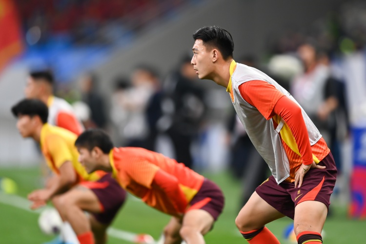 足球報：張玉寧、蔣圣龍均有不同程度傷病，伊萬未讓在熱身賽出場