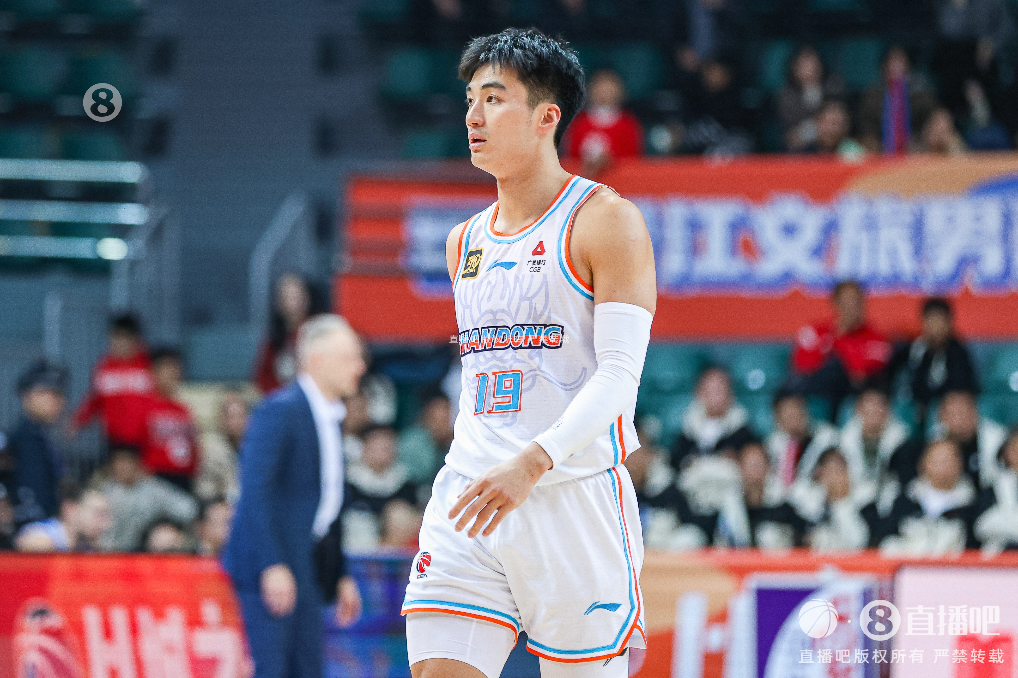 今天效率奇高！于德豪上半場11分鐘7投5中砍下全隊最高的12分